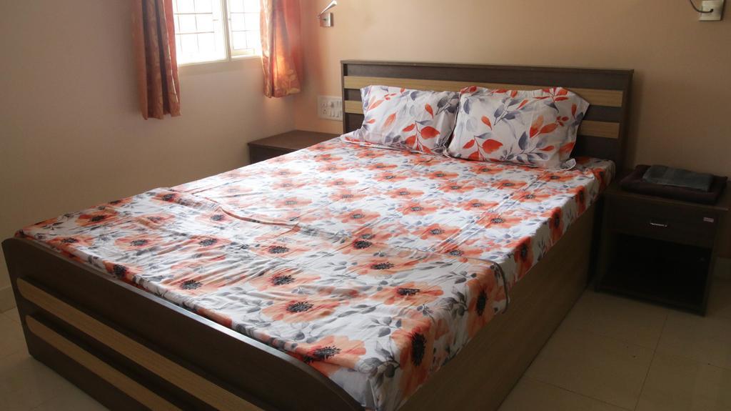 Sampada Homestay Bangalore Buitenkant foto